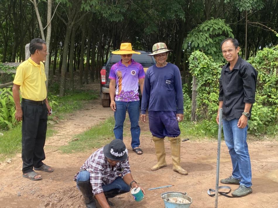 ผู้บริหารพร้อมเจ้าหน้าที่ออกซ่อมแซมประปา ไฟฟ้าส่องสว่างตามชุมชนที่แจ้งความเดือนร้อน